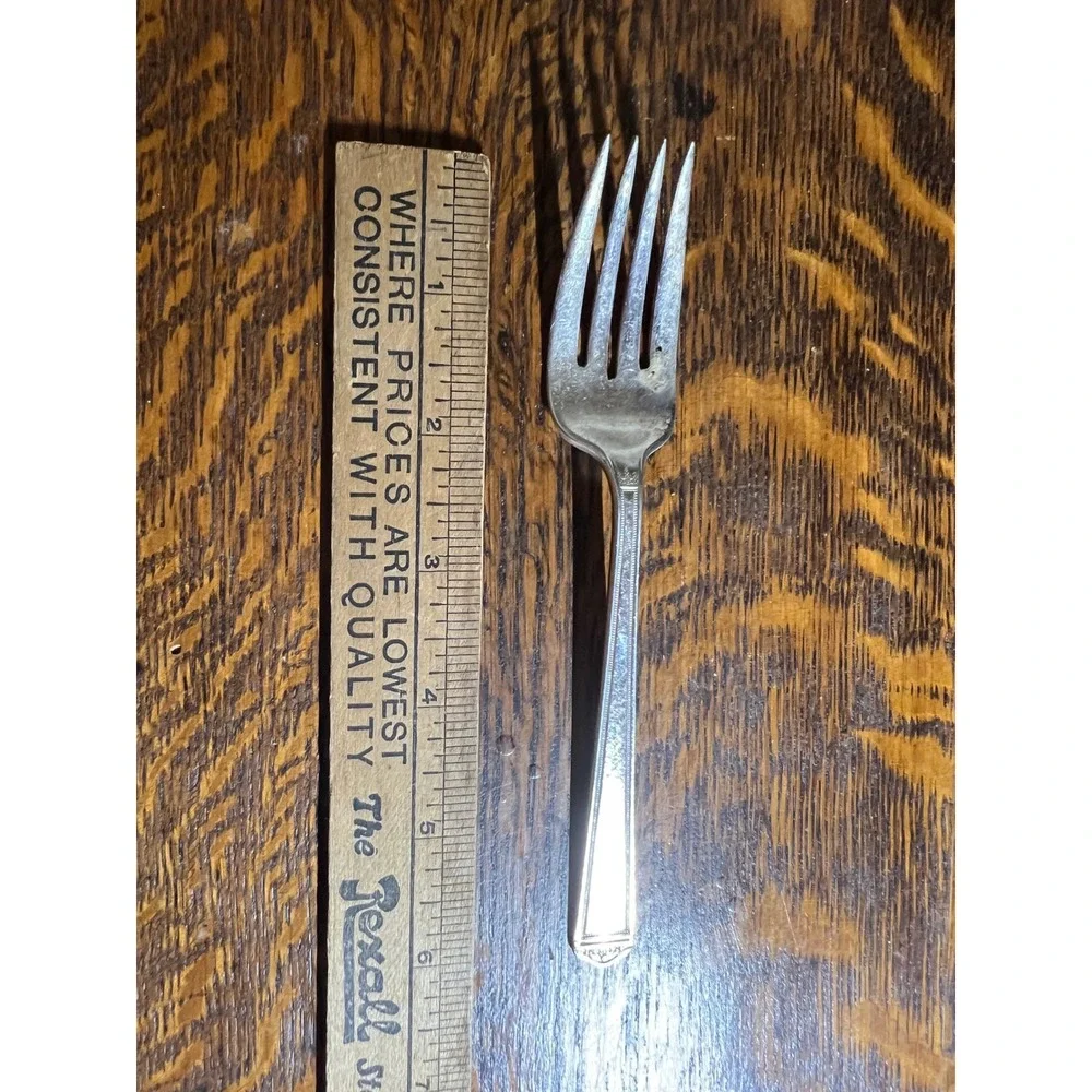 1847 Rogers Bros Heraldic Silverplate Fork Vintage Art Deco 6 Inch Flatware